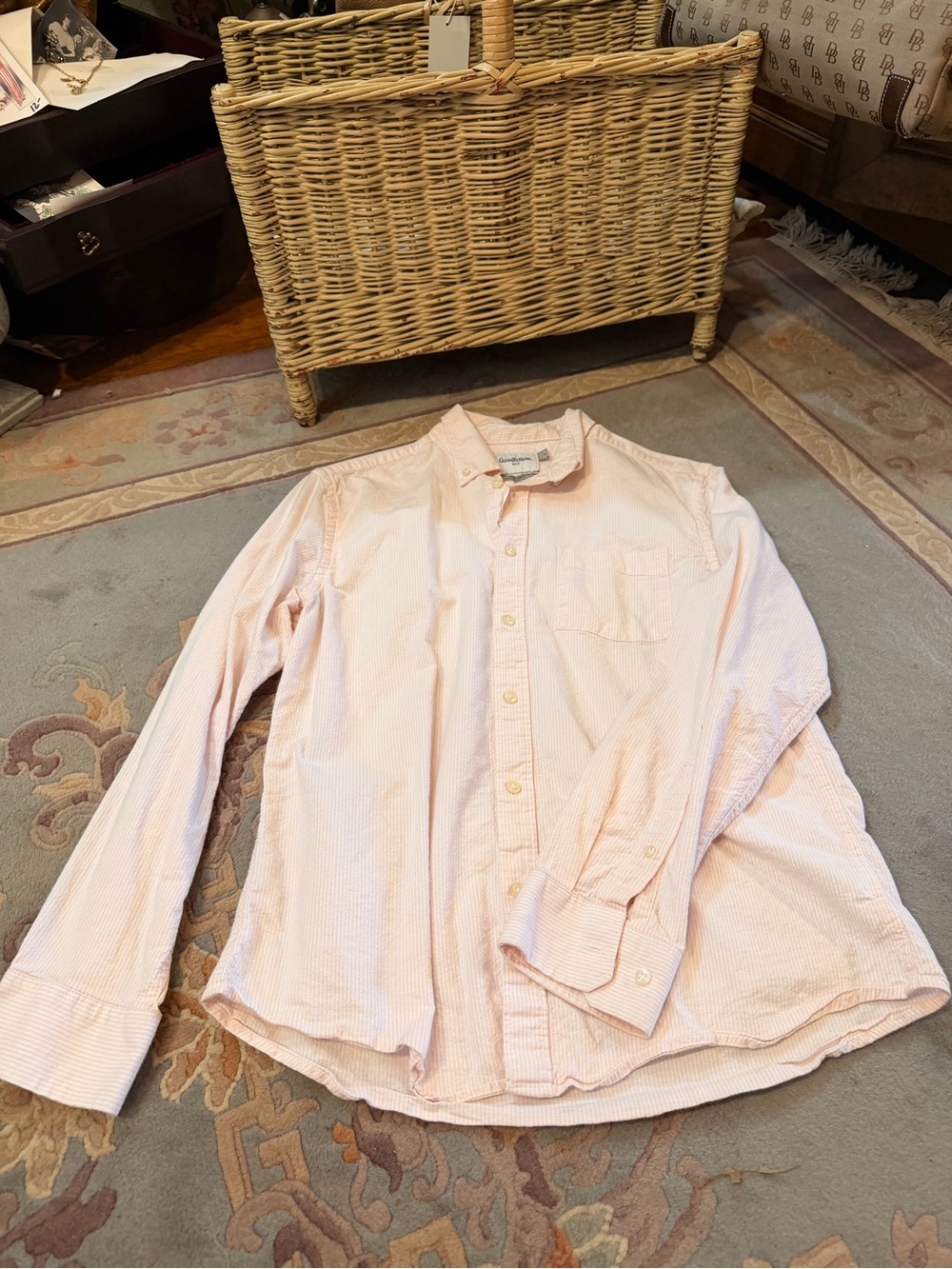 Casual Men's Light Pink Button-Down Shirt with Chest Pocket